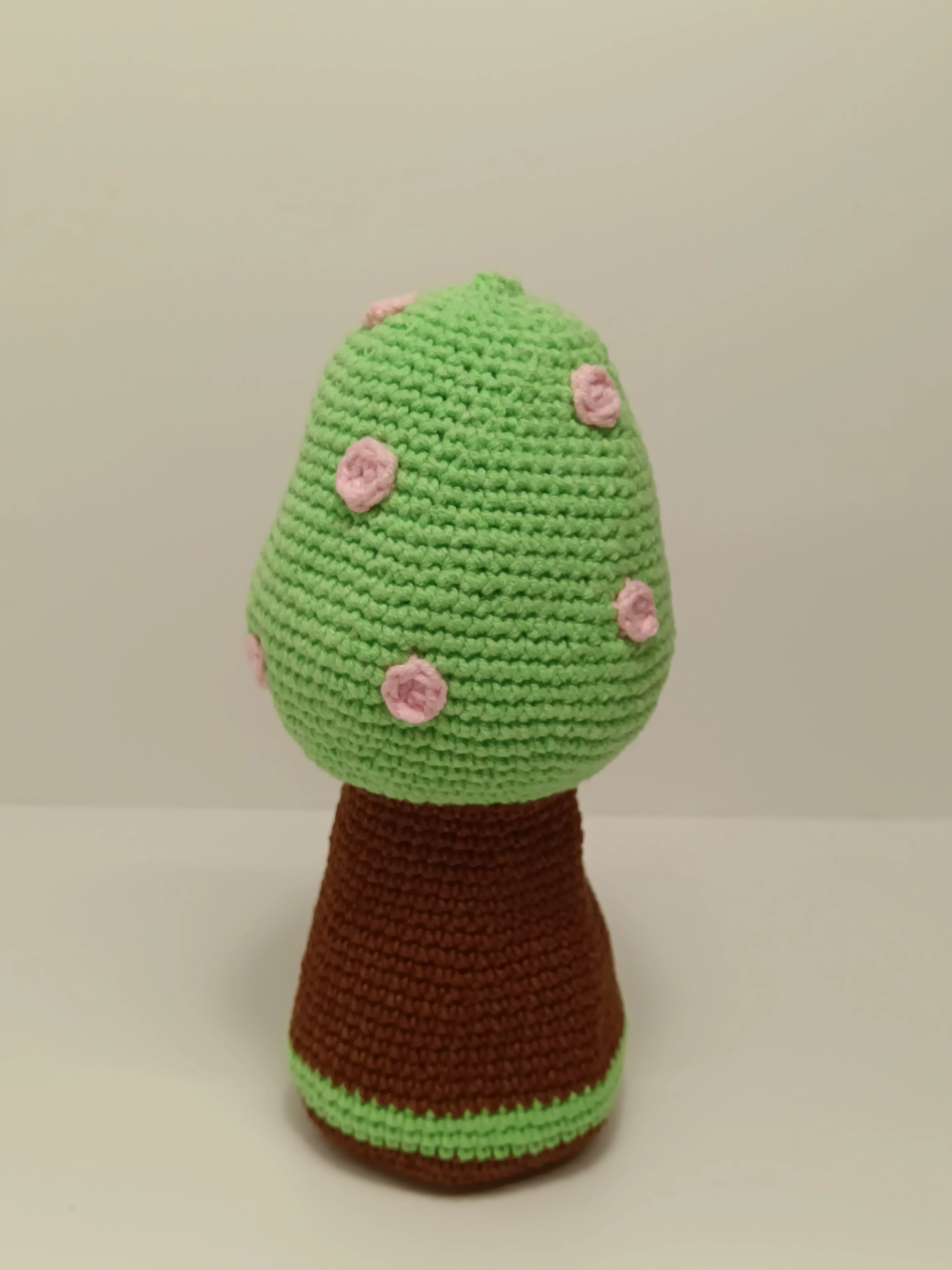 Virágos fa meglepetéssel amigurumi minta